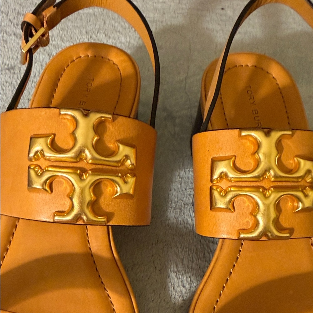 Tory Burch Orange Leather Logo Slingback Sandals with Gold Emblem - Picture 4 of 9